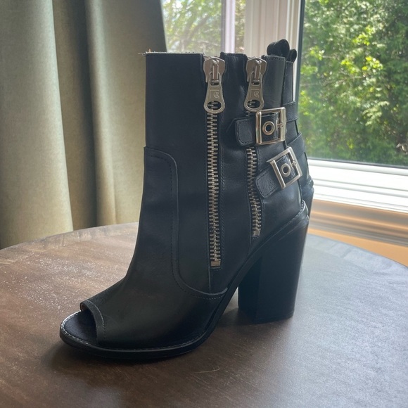 EUC Sixtyseven Black Leather Open Toe Bootie - Size 7.5 - Picture 2 of 3